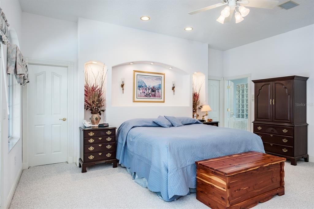 Activo con contrato: $1,875,000 (4 camas, 4 baños, 4292 Pies cuadrados)