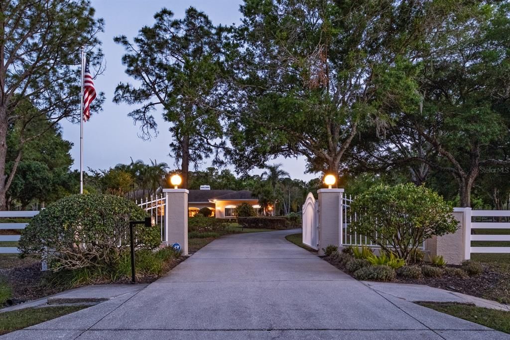 Activo con contrato: $1,875,000 (4 camas, 4 baños, 4292 Pies cuadrados)