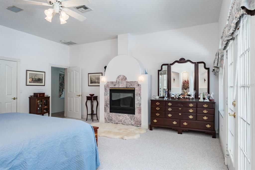 Activo con contrato: $1,875,000 (4 camas, 4 baños, 4292 Pies cuadrados)