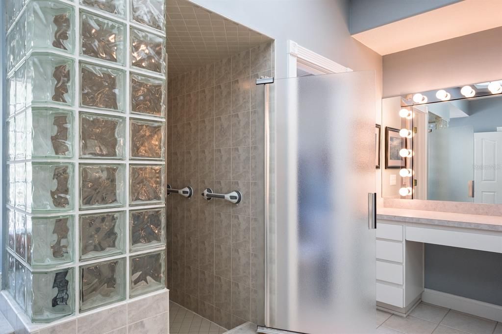 Activo con contrato: $1,875,000 (4 camas, 4 baños, 4292 Pies cuadrados)