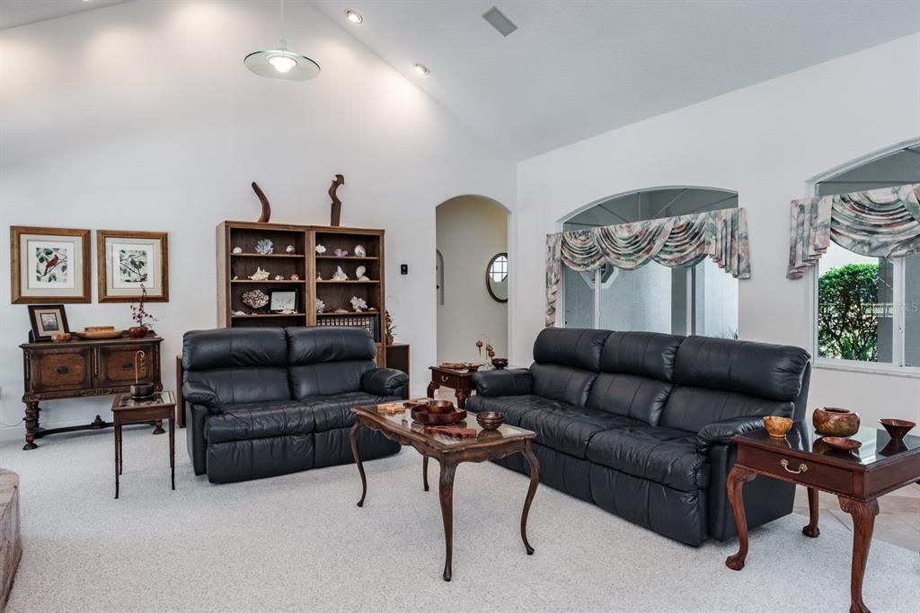 Activo con contrato: $1,875,000 (4 camas, 4 baños, 4292 Pies cuadrados)