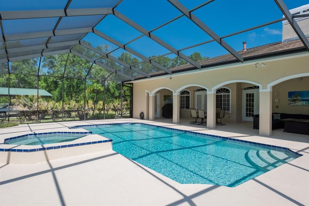 Activo con contrato: $1,875,000 (4 camas, 4 baños, 4292 Pies cuadrados)