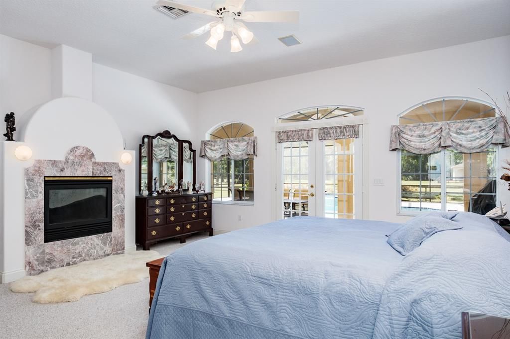 Activo con contrato: $1,875,000 (4 camas, 4 baños, 4292 Pies cuadrados)