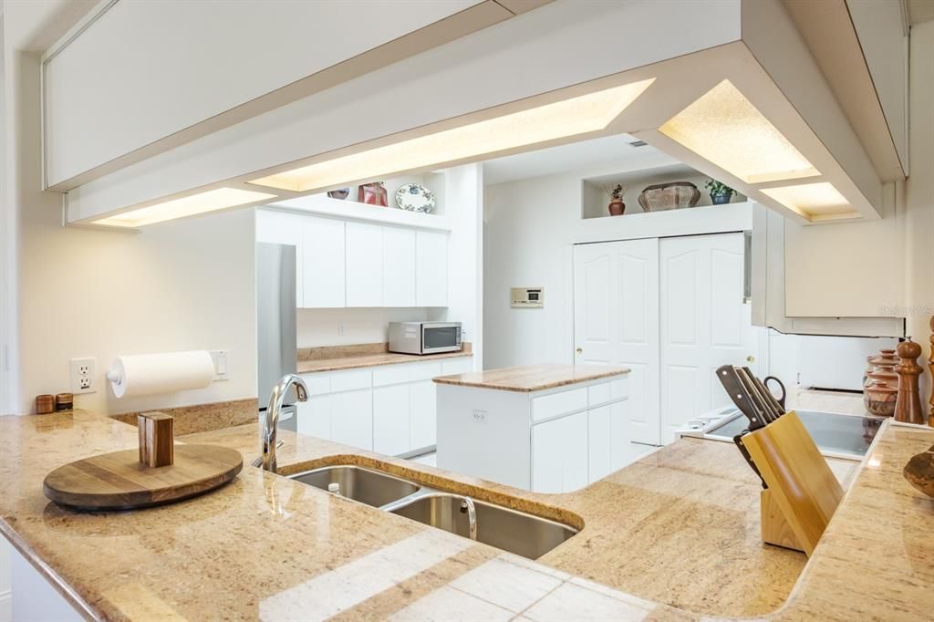 Activo con contrato: $1,875,000 (4 camas, 4 baños, 4292 Pies cuadrados)