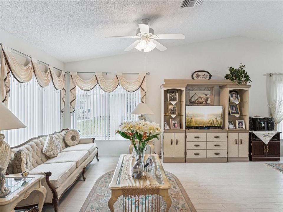 For Sale: $179,800 (2 beds, 2 baths, 1542 Square Feet)