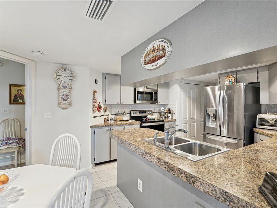 For Sale: $179,800 (2 beds, 2 baths, 1542 Square Feet)