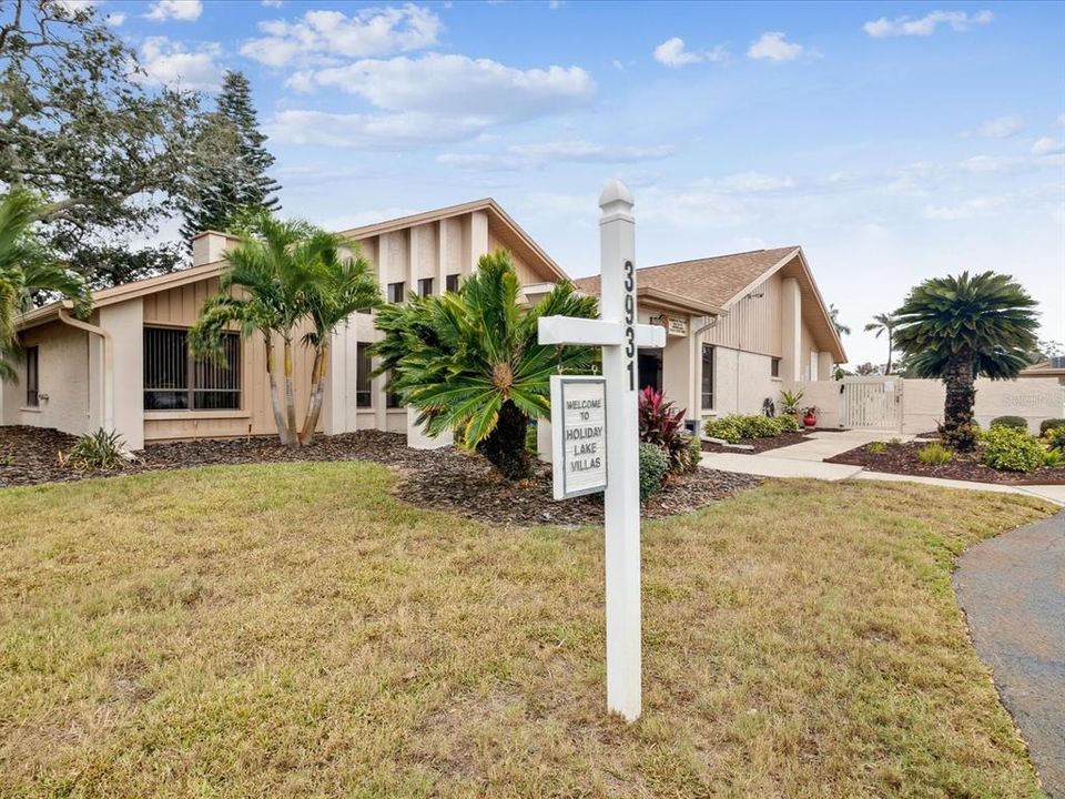 For Sale: $179,800 (2 beds, 2 baths, 1542 Square Feet)