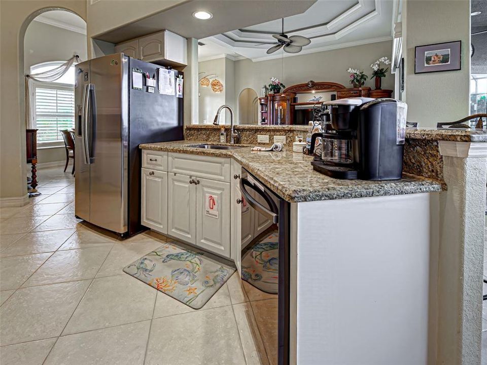 Activo con contrato: $699,900 (3 camas, 2 baños, 2056 Pies cuadrados)