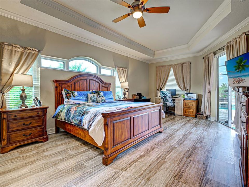 Activo con contrato: $699,900 (3 camas, 2 baños, 2056 Pies cuadrados)