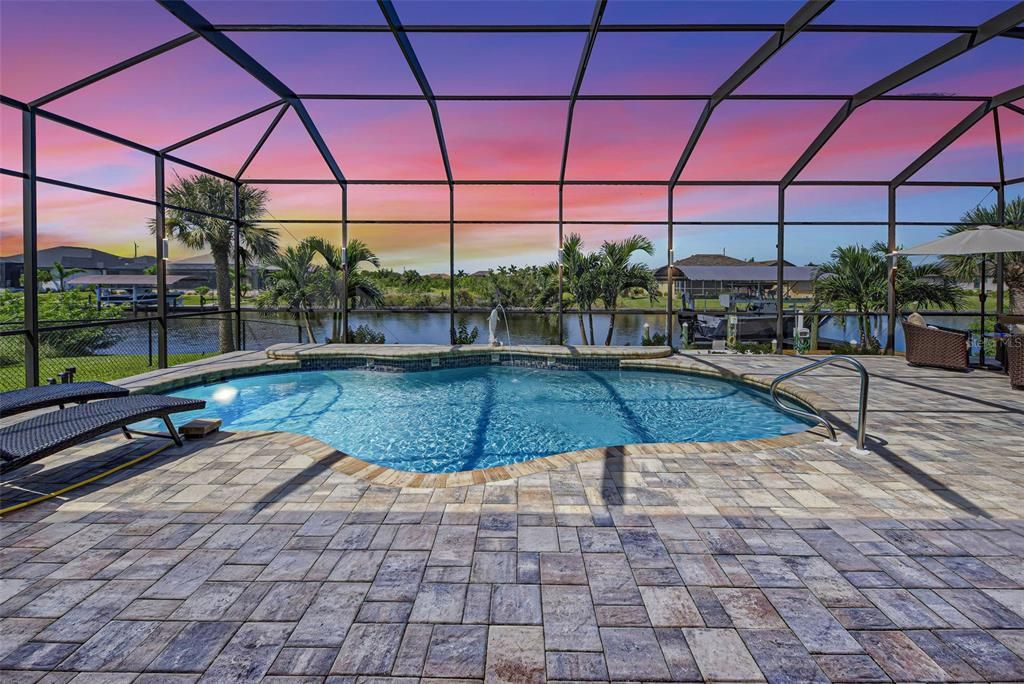 Activo con contrato: $699,900 (3 camas, 2 baños, 2056 Pies cuadrados)