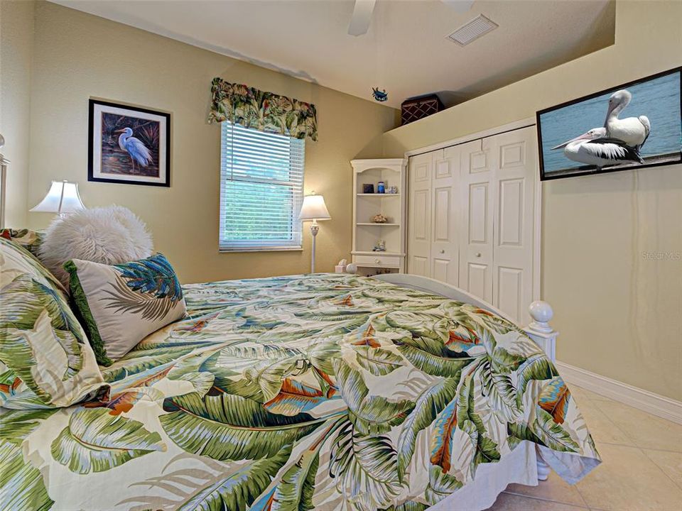 Activo con contrato: $699,900 (3 camas, 2 baños, 2056 Pies cuadrados)