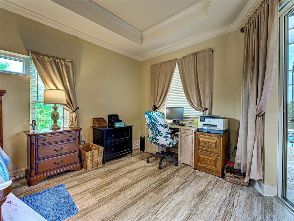 Activo con contrato: $699,900 (3 camas, 2 baños, 2056 Pies cuadrados)