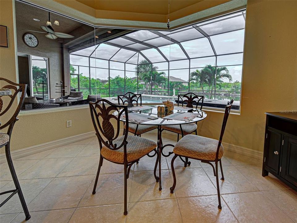 Activo con contrato: $699,900 (3 camas, 2 baños, 2056 Pies cuadrados)