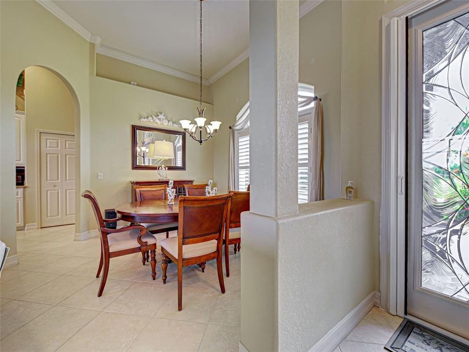 Activo con contrato: $699,900 (3 camas, 2 baños, 2056 Pies cuadrados)