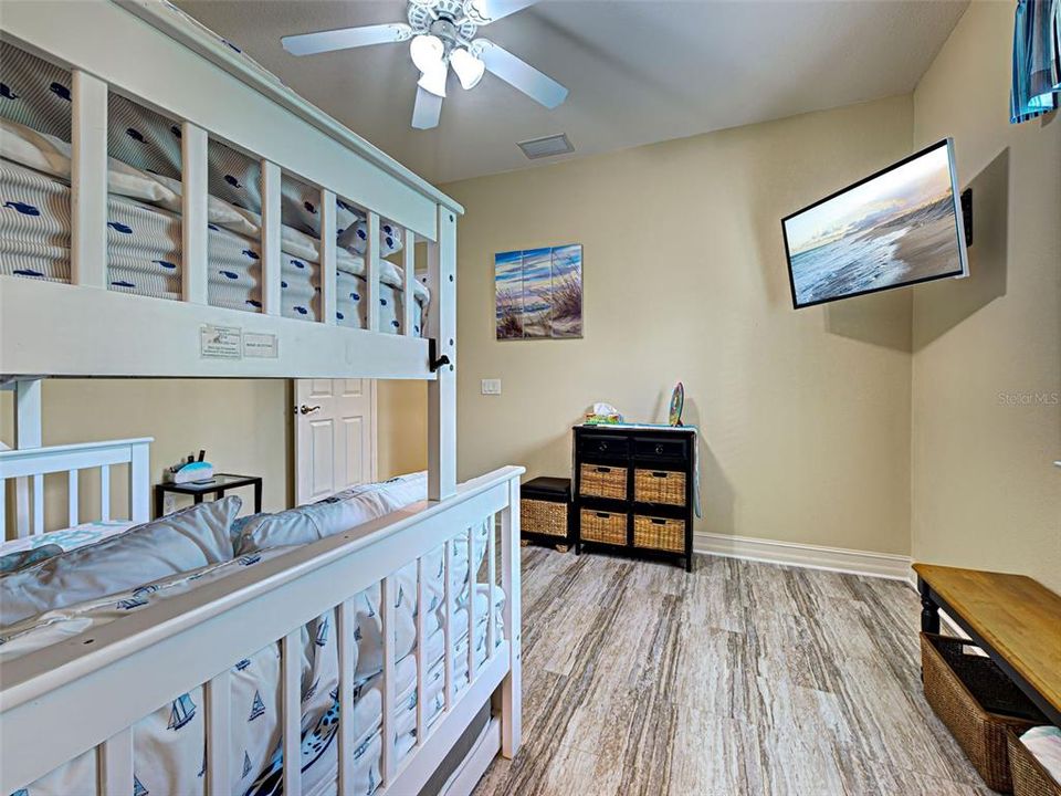 Activo con contrato: $699,900 (3 camas, 2 baños, 2056 Pies cuadrados)