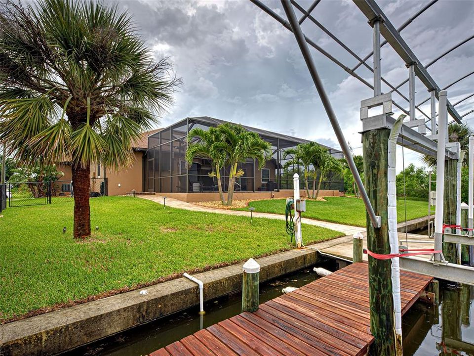 Activo con contrato: $699,900 (3 camas, 2 baños, 2056 Pies cuadrados)