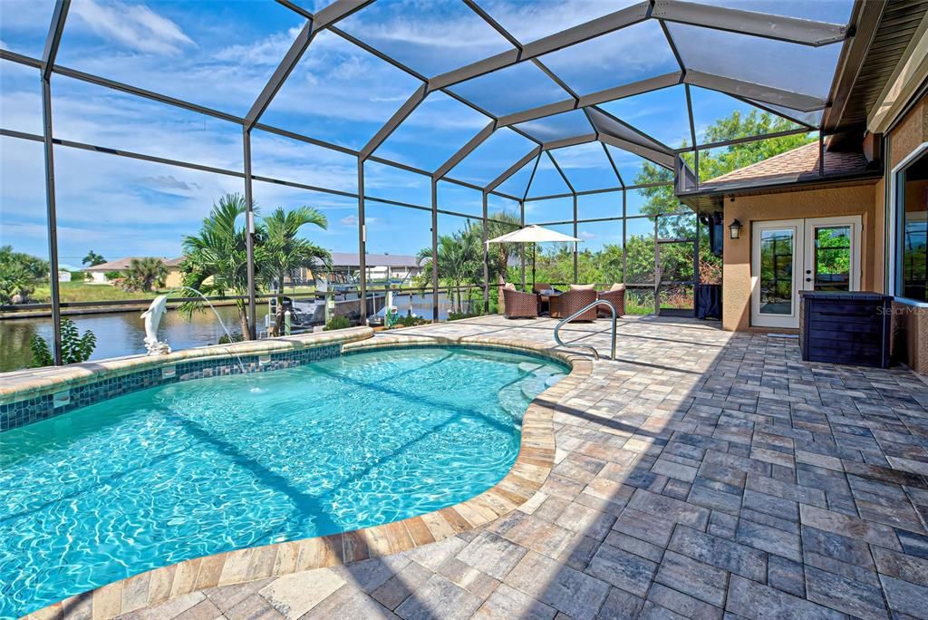 Activo con contrato: $699,900 (3 camas, 2 baños, 2056 Pies cuadrados)