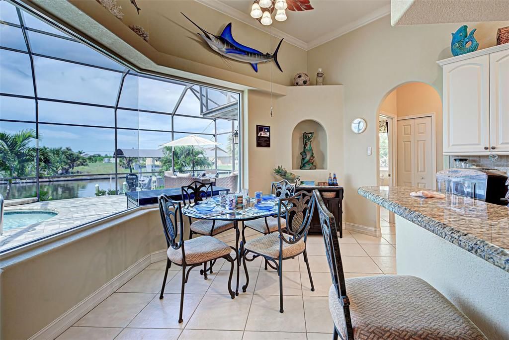 Activo con contrato: $699,900 (3 camas, 2 baños, 2056 Pies cuadrados)