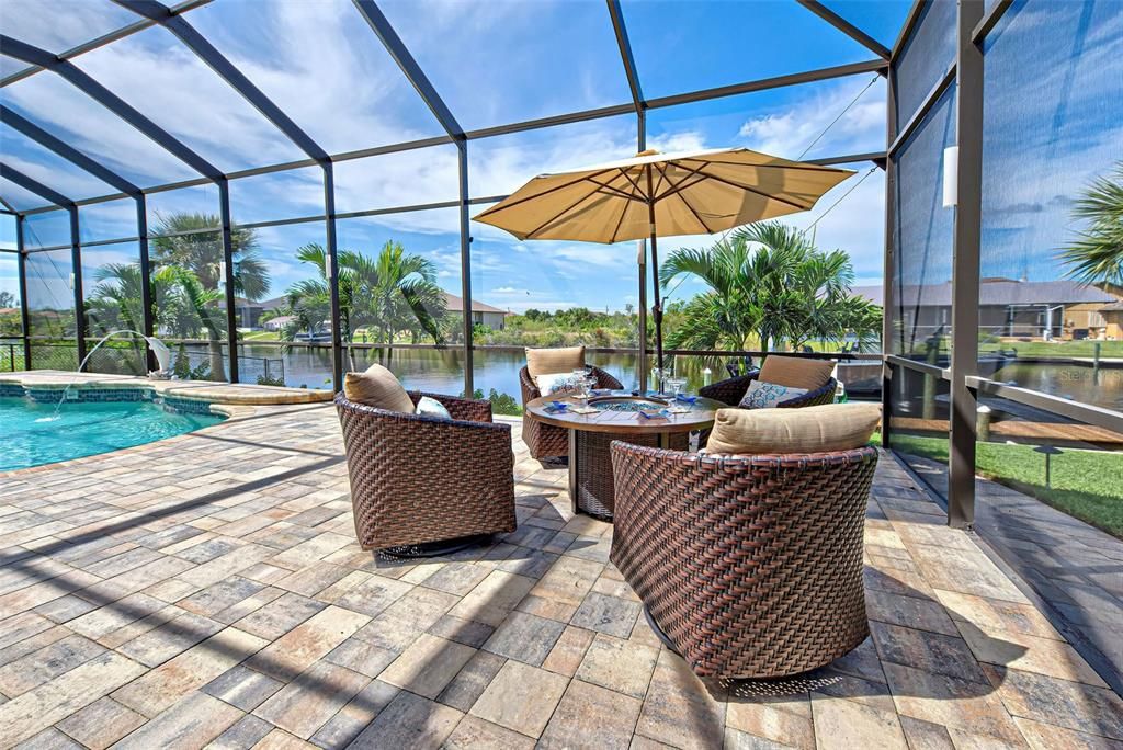 Activo con contrato: $699,900 (3 camas, 2 baños, 2056 Pies cuadrados)