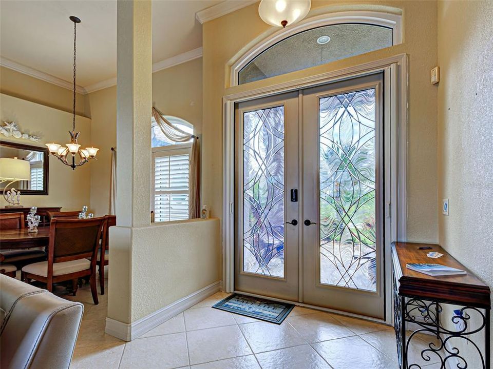 Activo con contrato: $699,900 (3 camas, 2 baños, 2056 Pies cuadrados)