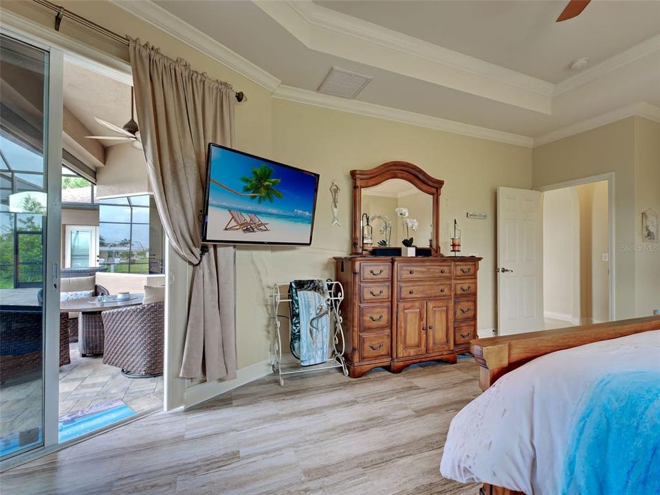 Activo con contrato: $699,900 (3 camas, 2 baños, 2056 Pies cuadrados)