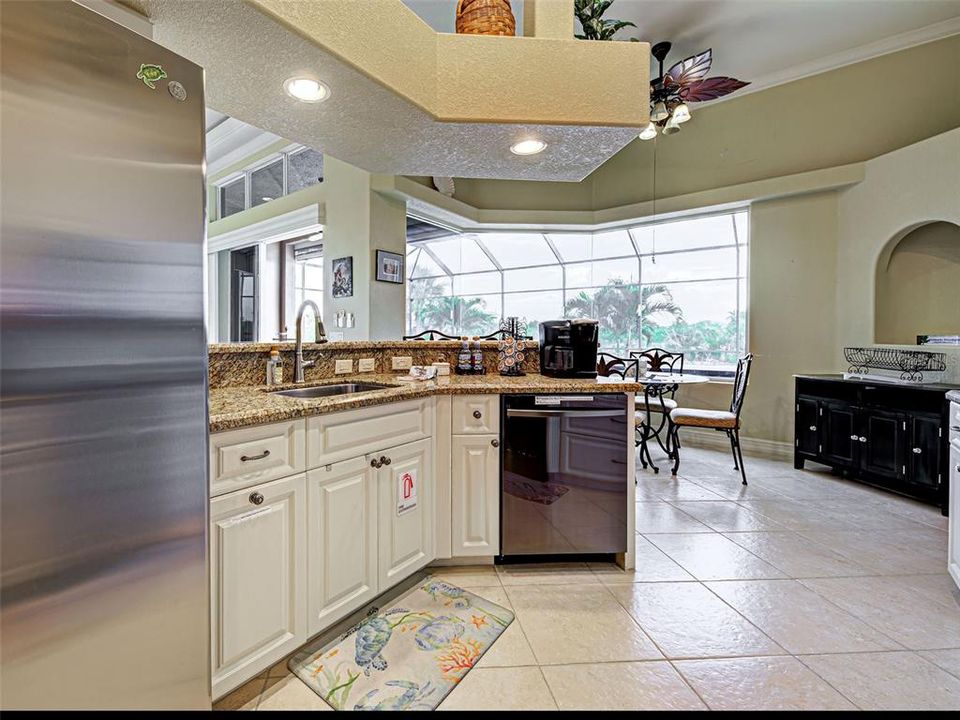 Activo con contrato: $699,900 (3 camas, 2 baños, 2056 Pies cuadrados)