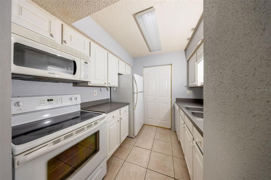 Под контрактом: $135,000 (1 спален, 1 ванн, 645 Квадратных фут)