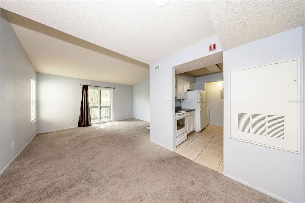 Под контрактом: $135,000 (1 спален, 1 ванн, 645 Квадратных фут)