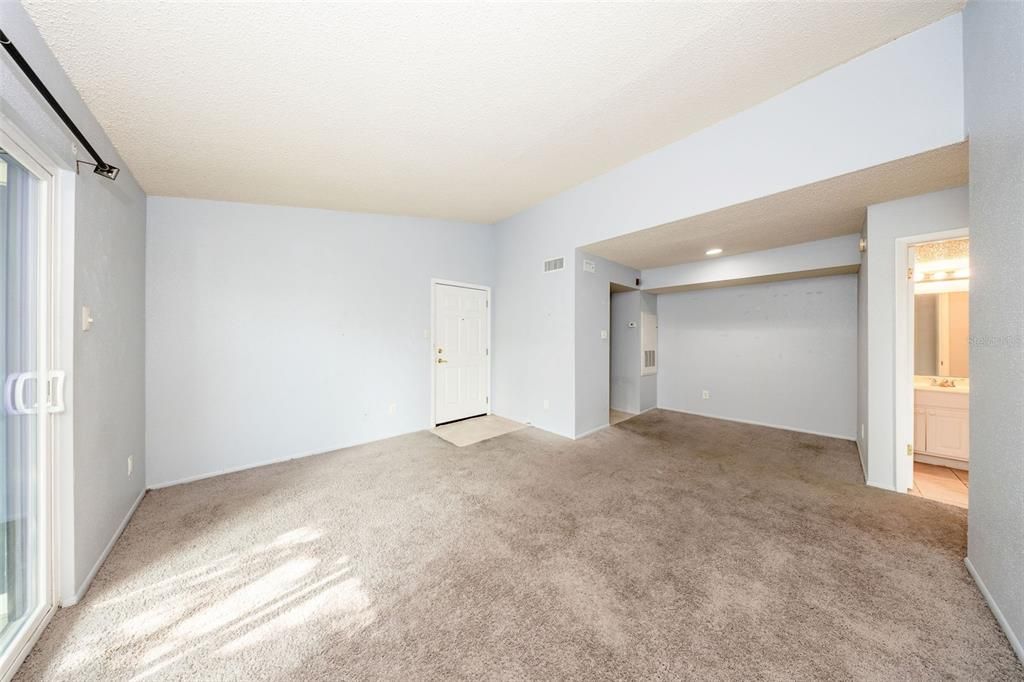 Под контрактом: $135,000 (1 спален, 1 ванн, 645 Квадратных фут)