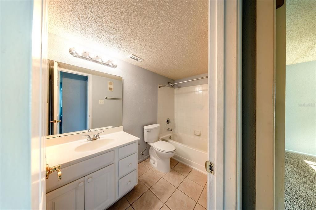 Под контрактом: $135,000 (1 спален, 1 ванн, 645 Квадратных фут)