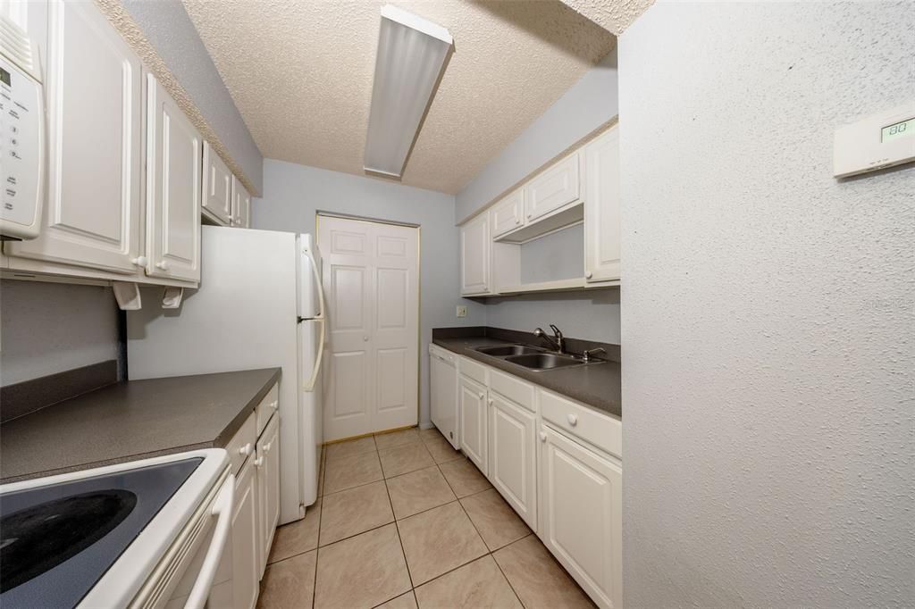 Под контрактом: $135,000 (1 спален, 1 ванн, 645 Квадратных фут)