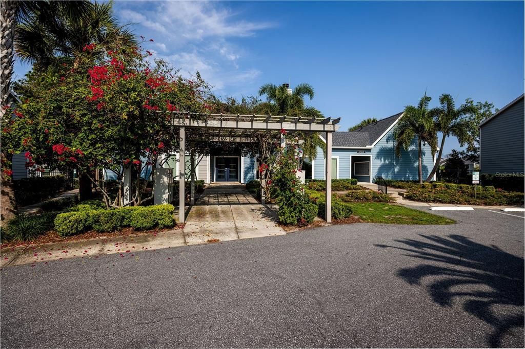 Под контрактом: $135,000 (1 спален, 1 ванн, 645 Квадратных фут)