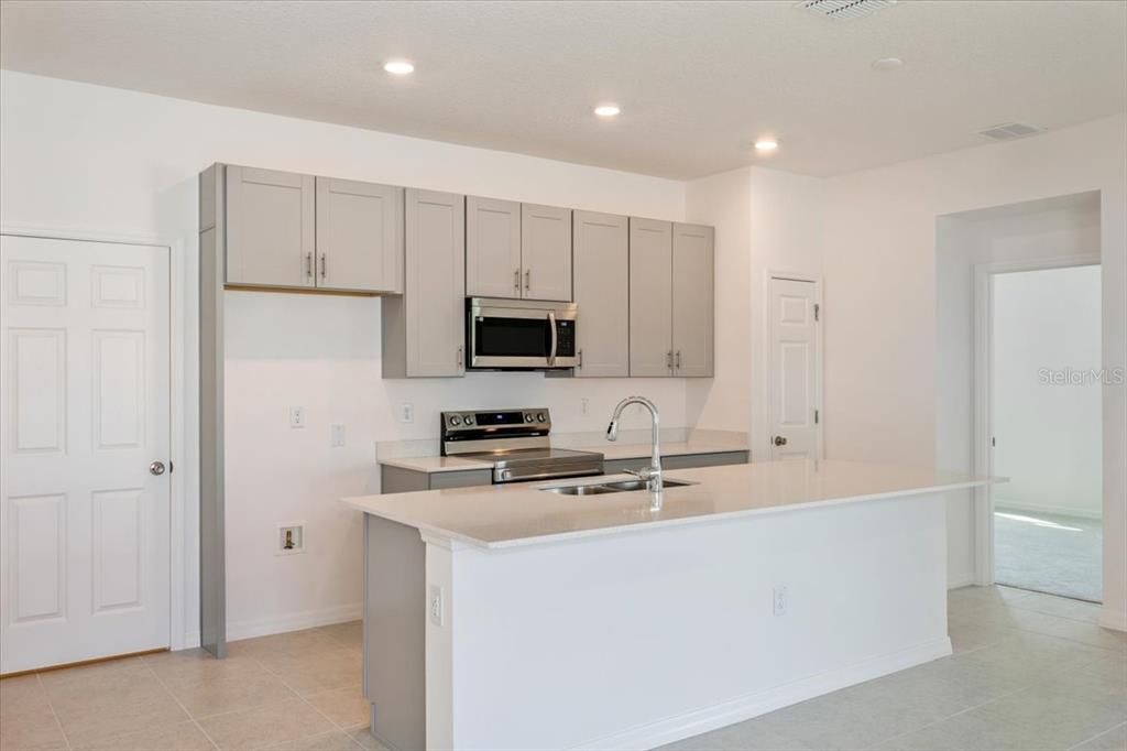 Active With Contract: $289,990 (3 beds, 2 baths, 1501 Square Feet)
