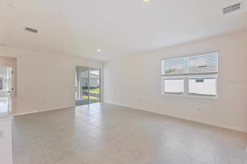 Active With Contract: $289,990 (3 beds, 2 baths, 1501 Square Feet)