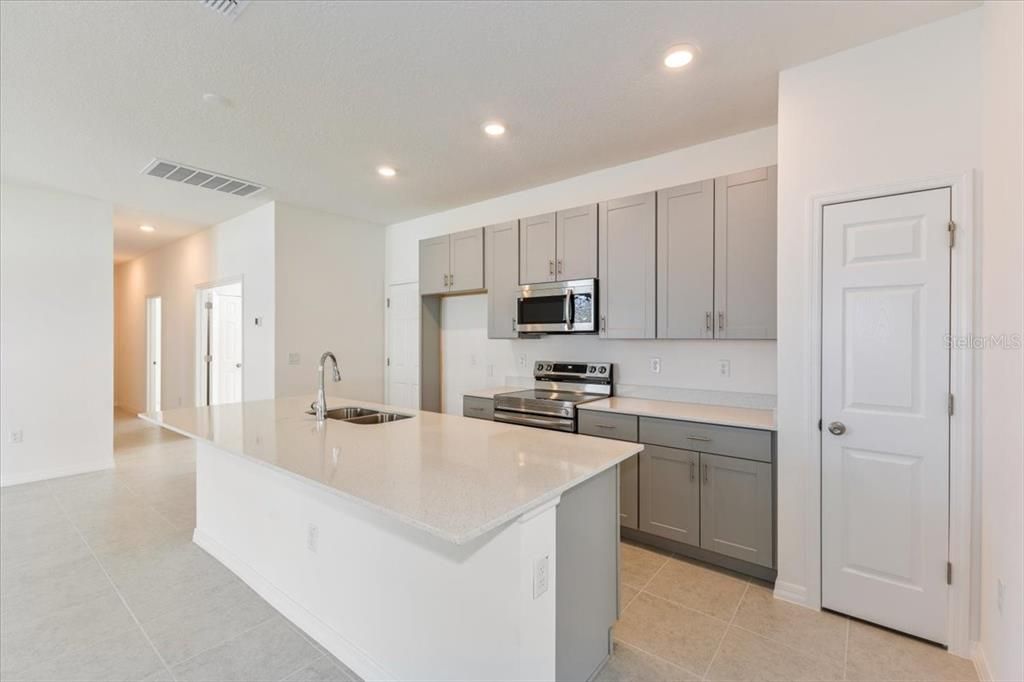 Active With Contract: $289,990 (3 beds, 2 baths, 1501 Square Feet)