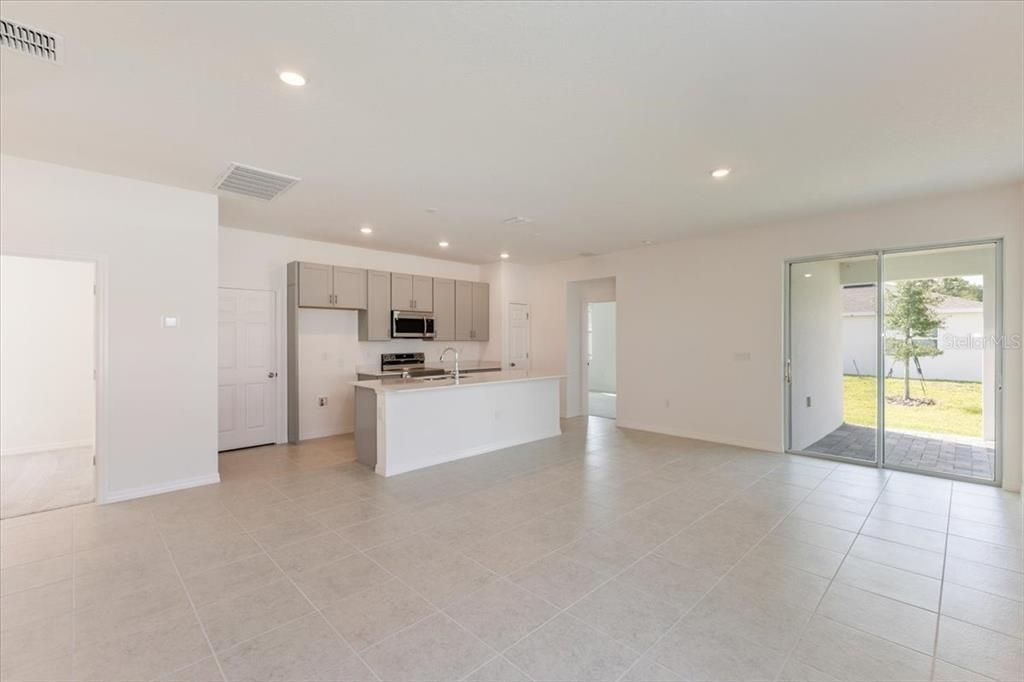 Active With Contract: $289,990 (3 beds, 2 baths, 1501 Square Feet)