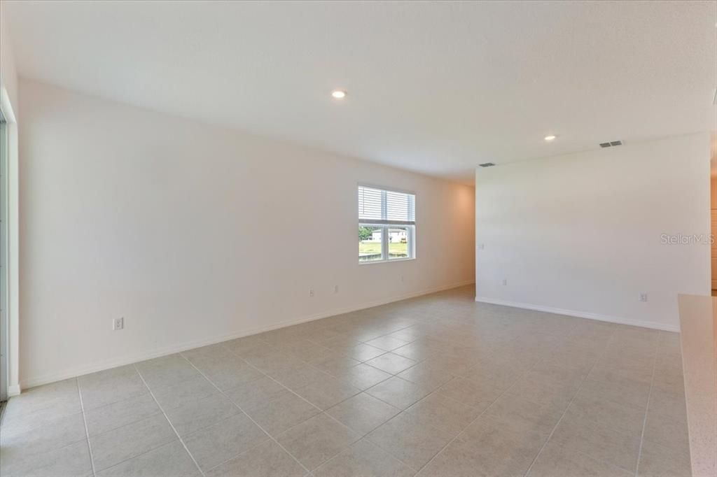 Active With Contract: $289,990 (3 beds, 2 baths, 1501 Square Feet)