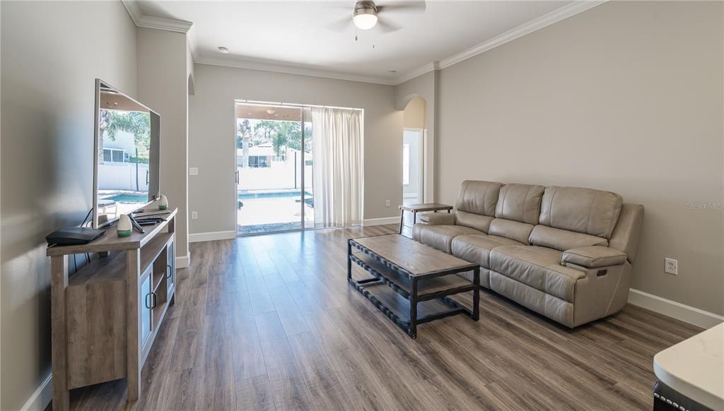 На продажу: $475,000 (4 спален, 3 ванн, 1910 Квадратных фут)