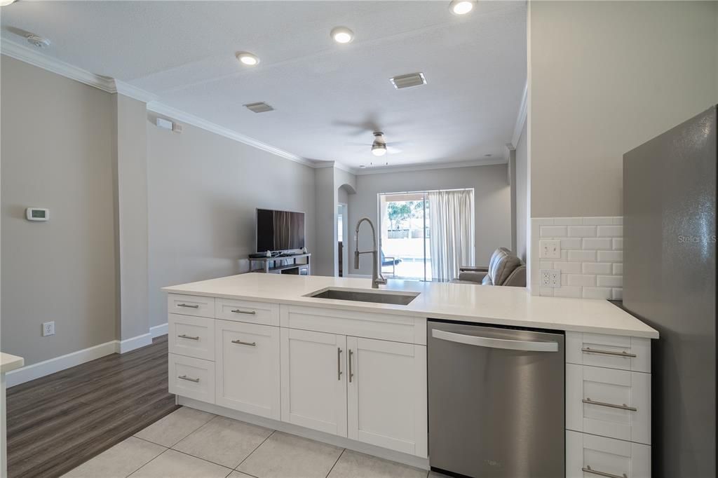 На продажу: $475,000 (4 спален, 3 ванн, 1910 Квадратных фут)