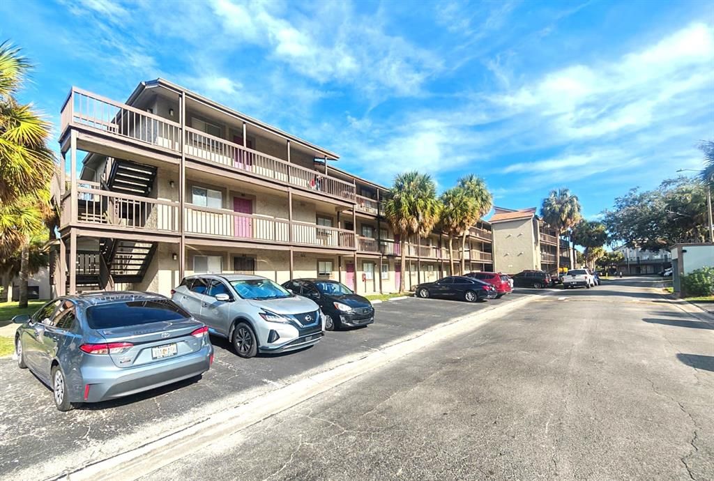 For Sale: $94,900 (1 beds, 1 baths, 552 Square Feet)