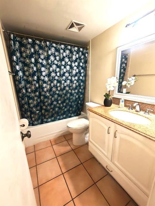 For Sale: $94,900 (1 beds, 1 baths, 552 Square Feet)