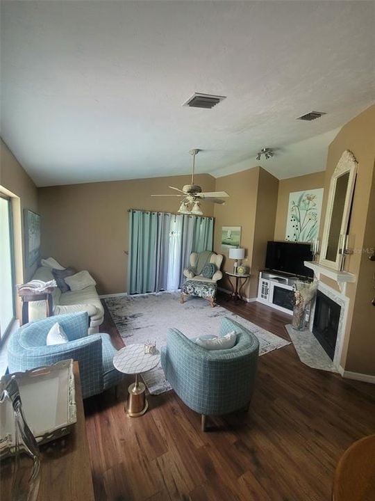 En Venta: $700,000 (3 camas, 2 baños, 1484 Pies cuadrados)