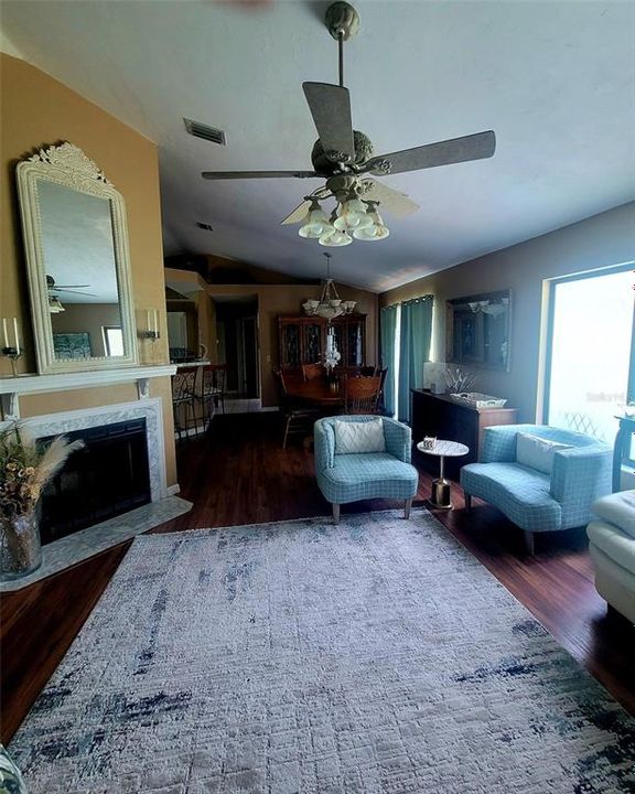 En Venta: $700,000 (3 camas, 2 baños, 1484 Pies cuadrados)