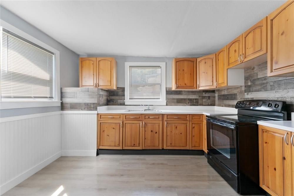 Active With Contract: $229,900 (3 beds, 1 baths, 1144 Square Feet)