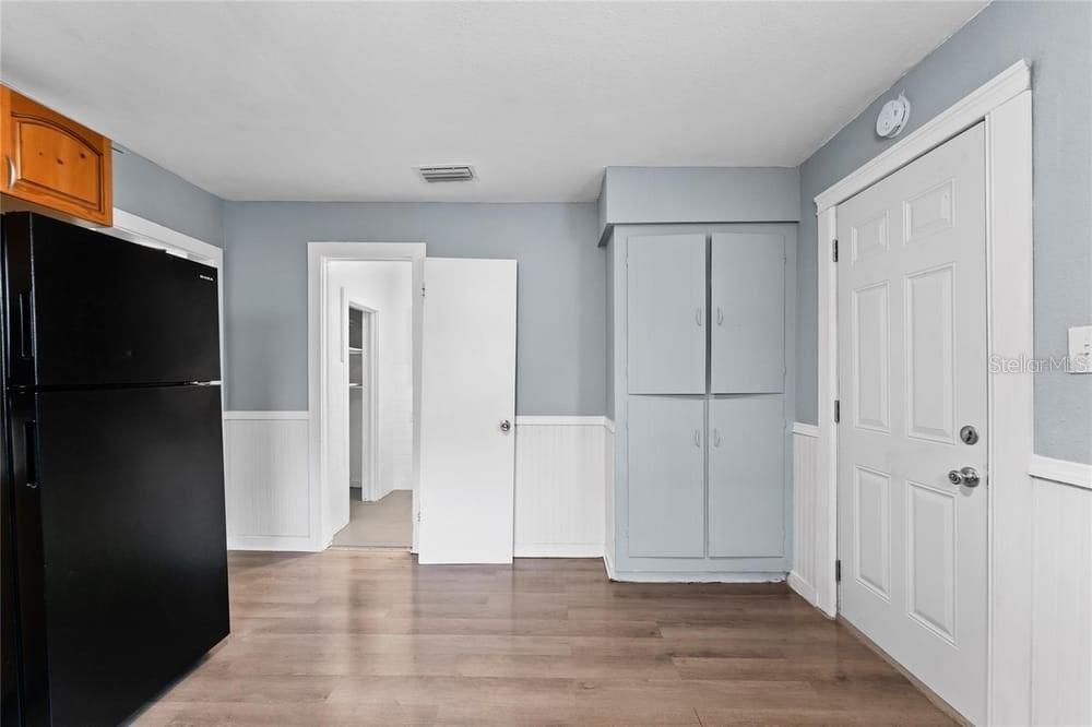 Active With Contract: $229,900 (3 beds, 1 baths, 1144 Square Feet)