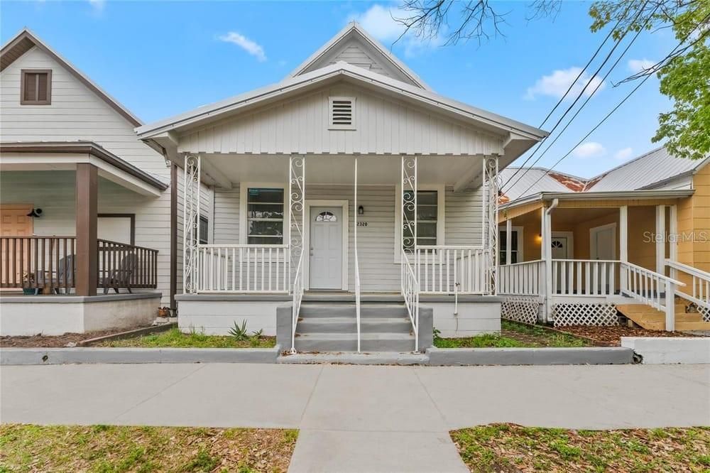 Active With Contract: $229,900 (3 beds, 1 baths, 1144 Square Feet)