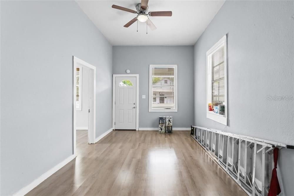 Active With Contract: $229,900 (3 beds, 1 baths, 1144 Square Feet)