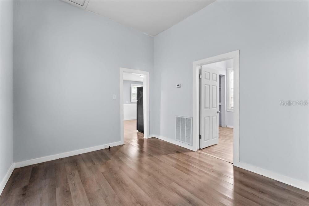 Active With Contract: $229,900 (3 beds, 1 baths, 1144 Square Feet)