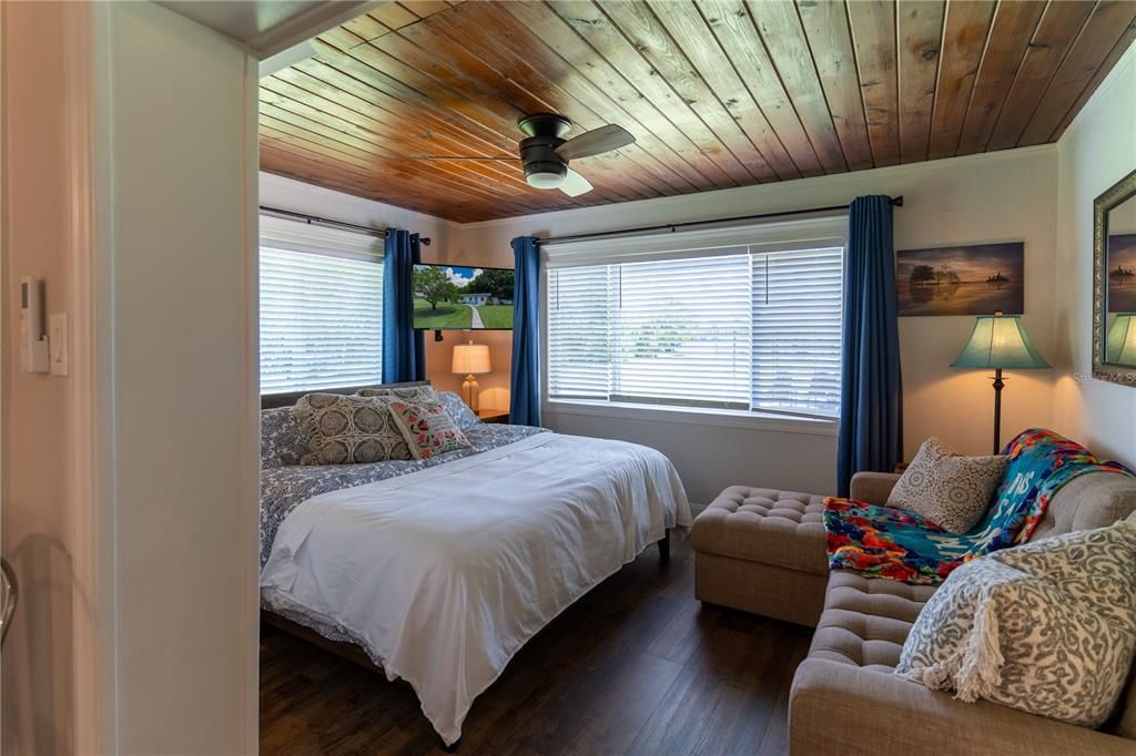 For Sale: $1,900,000 (10 beds, 8 baths, 5499 Square Feet)