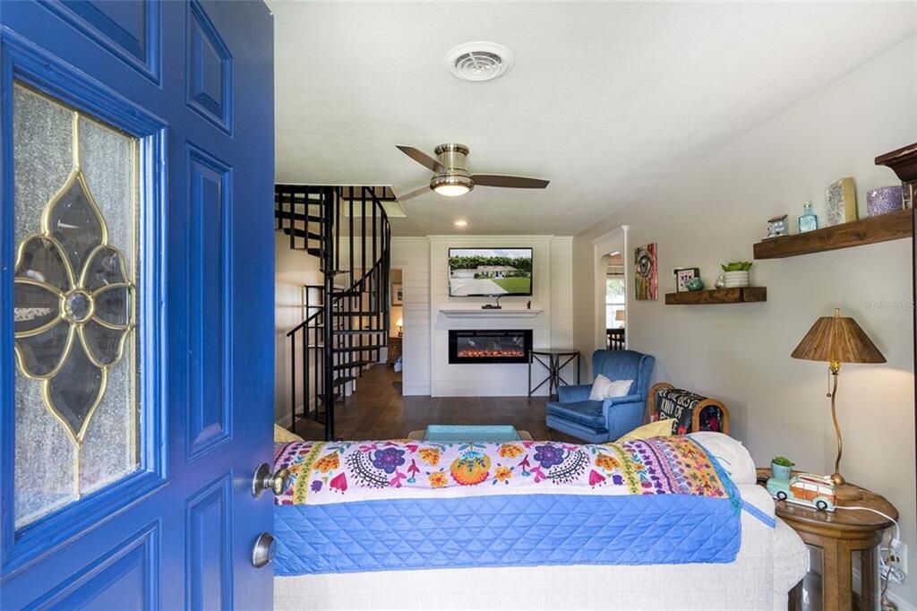 For Sale: $1,900,000 (10 beds, 8 baths, 5499 Square Feet)